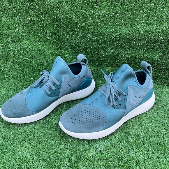 Nike lunarcharge iced Jade women’s size 9.5 sneakers - Picture 1 of 8